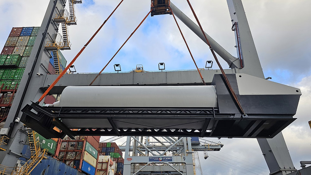 Loading the pumps onto the container ship at Antwerp, Belgium (departure port).